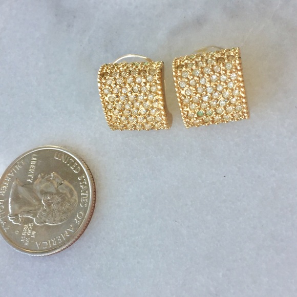 ⭐️Vintage Christian Dior Gold Pave Earrings⭐️ - Picture 7 of 8